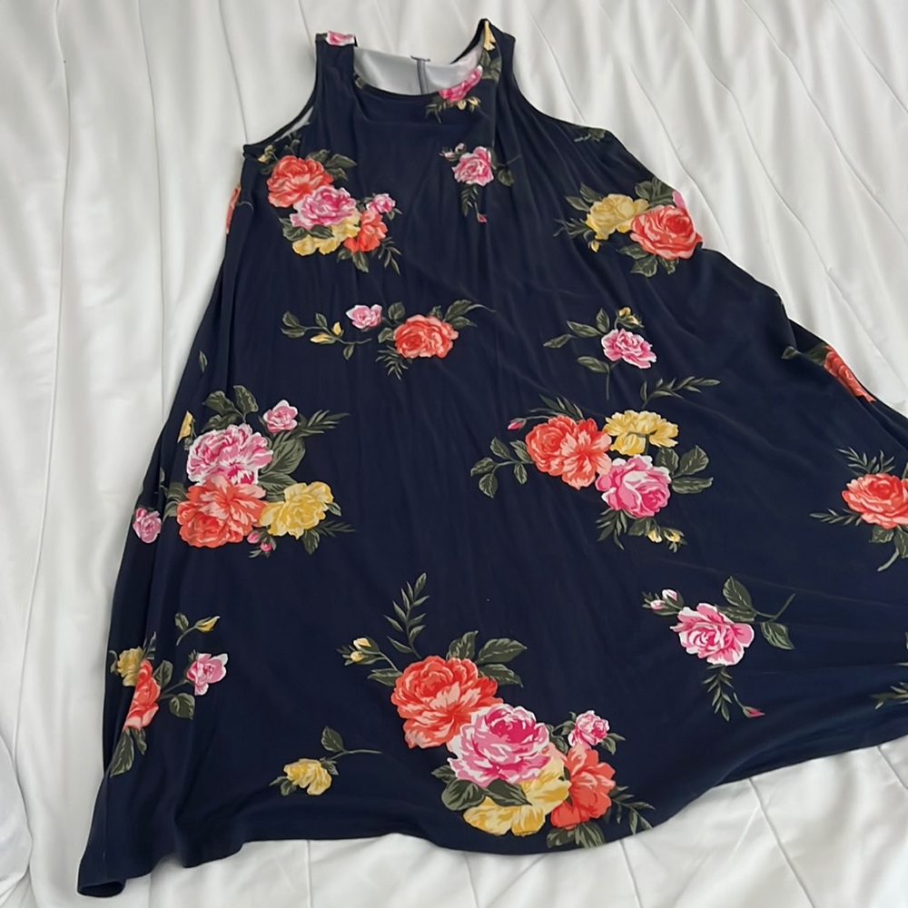 Knees length Sleeveless Sundress with rose print